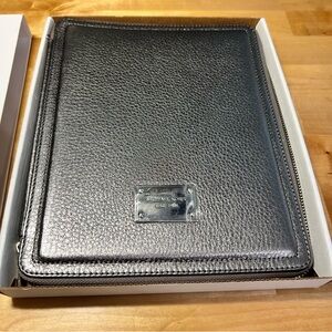 Michael Kors MICHAEL Jet Set Case For Apple IPAD Gunmetal Pebble Self Standing